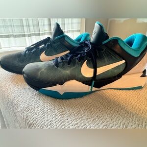 Nike Zoom Kobe 7 System Shark men’s size 10 shoe